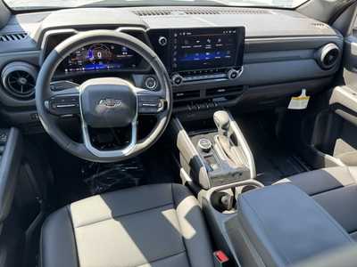 2025 Chevrolet Colorado Crew Cab, $43495.0. Photo 7