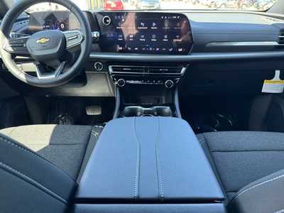 2025 Chevrolet Traverse, $42599.0. Photo 2