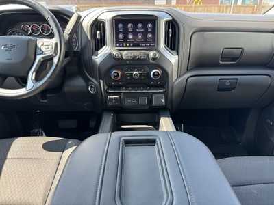 2020 Chevrolet 1500 Crew Cab, $29999. Photo 2