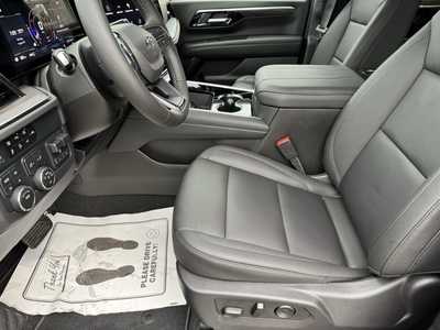 2025 Chevrolet Suburban, $73920.0. Photo 5