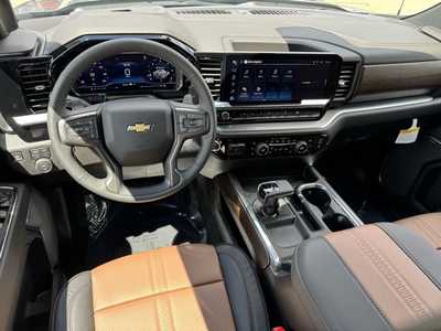 2025 Chevrolet 1500 Crew Cab, $66385.0. Photo 8