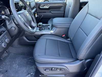 2025 Chevrolet 1500 Crew Cab, $61585.0. Photo 5