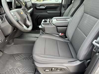 2025 Chevrolet 1500 Crew Cab, $55615.0. Photo 5