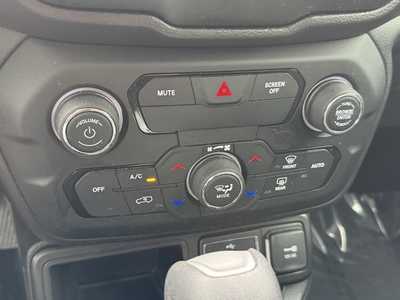 2020 Jeep Renegade, $19499. Photo 10