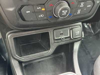 2020 Jeep Renegade, $19499. Photo 11