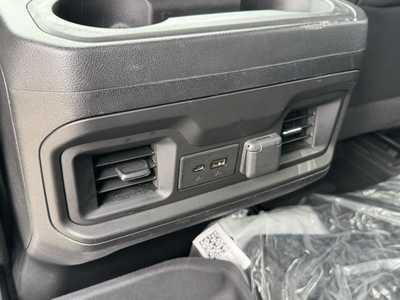 2021 Chevrolet 1500 Crew Cab, $39995. Photo 7