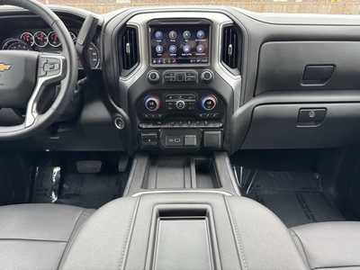 2022 Chevrolet 1500 Crew Cab, $44985. Photo 2