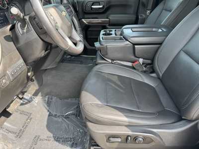2022 Chevrolet 3500 Crew Cab, $60475. Photo 5