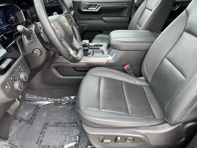 2024 Chevrolet 1500 Crew Cab, $48999. Photo 5