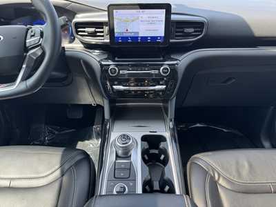 2021 Ford Explorer, $30999. Photo 2