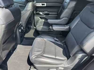 2021 Ford Explorer, $30999. Photo 8