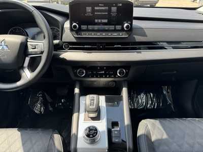 2022 Mitsubishi Outlander, $24999. Photo 2
