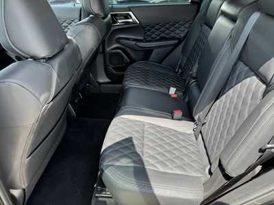 2022 Mitsubishi Outlander, $24999. Photo 7