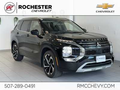 2022 Mitsubishi Outlander, $24999. Photo 1