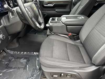 2023 Chevrolet 1500 Crew Cab, $37250. Photo 5