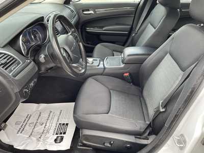 2020 Chrysler 300, $17895. Photo 5
