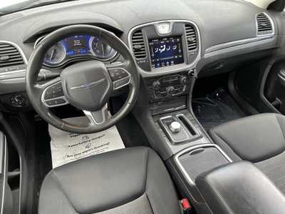 2020 Chrysler 300, $17895. Photo 8