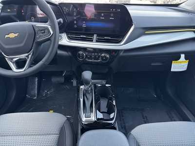 2026 Chevrolet Trax, $25885.0. Photo 2