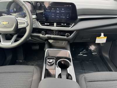 2026 Chevrolet Equinox, $32440.0. Photo 2