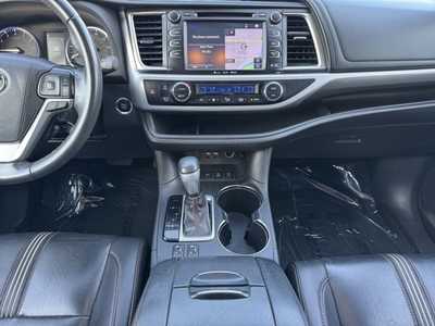 2019 Toyota Highlander, $20999. Photo 2