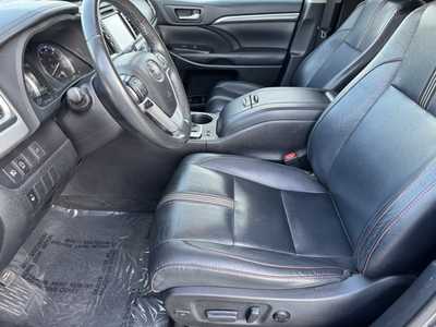 2019 Toyota Highlander, $20999. Photo 6