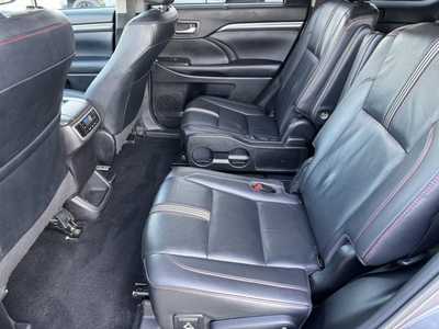 2019 Toyota Highlander, $20999. Photo 8
