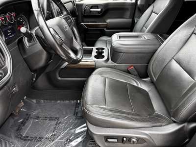 2020 Chevrolet 1500 Crew Cab, $34395. Photo 5