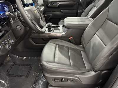2025 Chevrolet 1500 Crew Cab, $58499. Photo 5