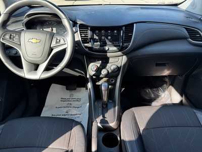 2022 Chevrolet Trax, $17999. Photo 2