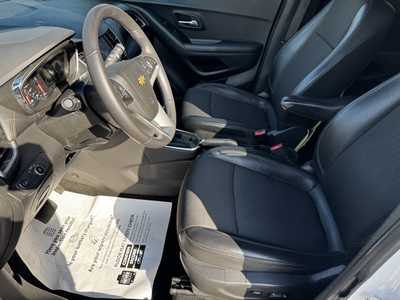 2022 Chevrolet Trax, $17999. Photo 5