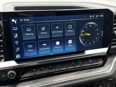 2025 Chevrolet 1500 Crew Cab, $53990. Photo 3