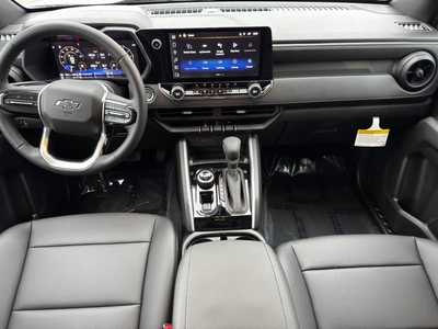 2026 Chevrolet Colorado Crew Cab, $43895.0. Photo 9