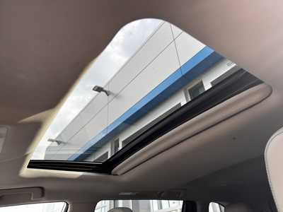 2018 Toyota Highlander, $21699. Photo 6