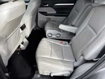 2018 Toyota Highlander, $21699. Photo 7