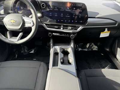 2026 Chevrolet Equinox, $32995.0. Photo 2