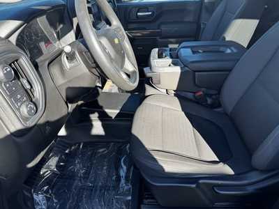 2021 Chevrolet 3500 Crew Cab, $39895. Photo 5