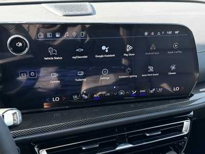 2026 Chevrolet Traverse, $55995.0. Photo 3