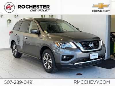 2020 Nissan Pathfinder, $13795. Photo 1
