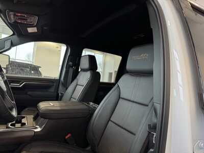 2026 Chevrolet 3500 Crew Cab, $83500.0. Photo 9