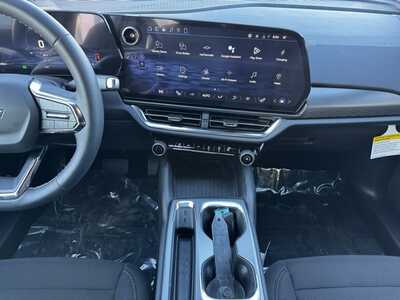 2026 Chevrolet Equinox, $29495.0. Photo 2