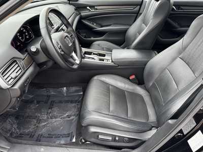 2018 Honda Accord, $16799. Photo 5