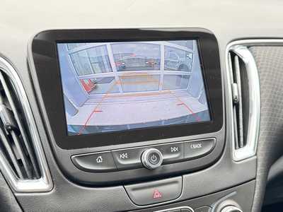 2017 Chevrolet Malibu, $14350. Photo 4