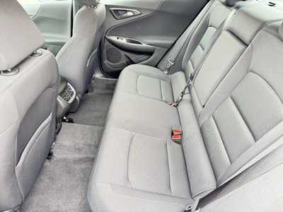 2017 Chevrolet Malibu, $14350. Photo 6