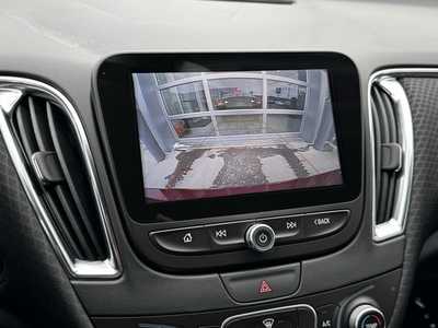 2018 Chevrolet Malibu, $13999. Photo 4