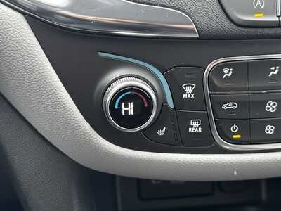 2023 Chevrolet Equinox, $21990. Photo 11