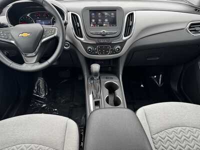2023 Chevrolet Equinox, $21990. Photo 2