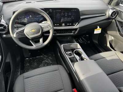 2026 Chevrolet Equinox, $31990. Photo 8