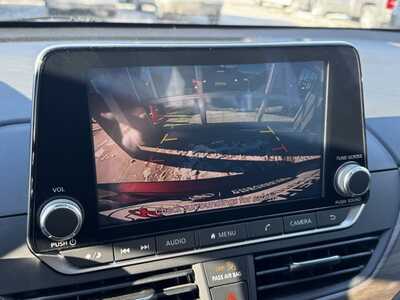 2023 Nissan Altima, $18995. Photo 4