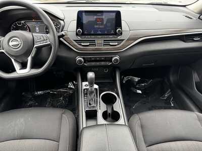 2024 Nissan Altima, $17995. Photo 2