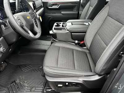 2026 Chevrolet 1500 Crew Cab, $53665.0. Photo 5